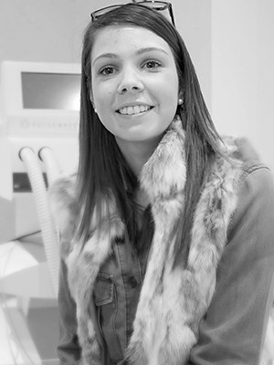 Astrid Beguin est ostéopathe, spécialisée dans la cryothérapie.
