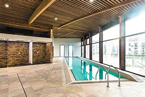 Thalasso Spa Marin Concarneau, couloir de nage et douches sensorielles