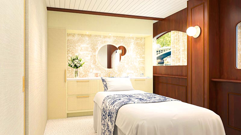 Quatre élégantes cabines individuelles et une cabine double avec son propre espace lounge, dans un décor sublimé par la fameuse toile de Jouy déclinée aux couleurs beige ou bleue et le cannage Dior.