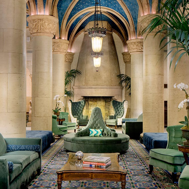Vinésime pose ses valises à Miami dans le célèbre Biltmore Hotel