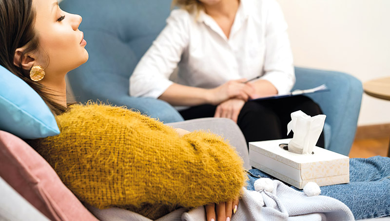 Parmi les techniques proposées lors de la visite médicale approfondie, l’hypnose est une méthode thérapeutique douce et efficace dans le traitement de l’anxiété mais aussi de certaines addictions parmi lesquelles les troubles alimentaires compulsifs.