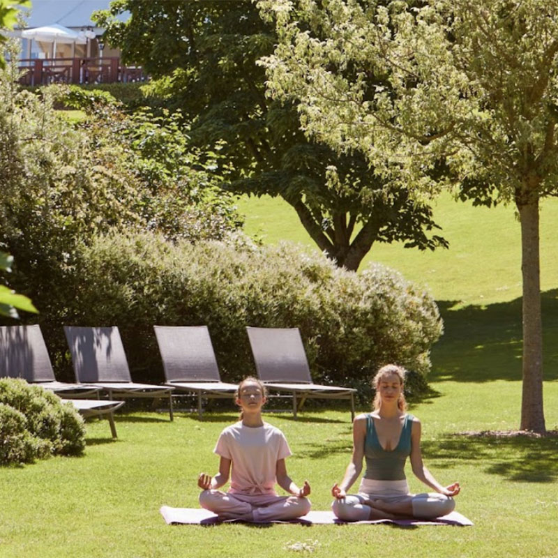 Nouveauté bien-être à l’evian®SPA : une offre de Yoga à la carte pour une expérience sur-mesure