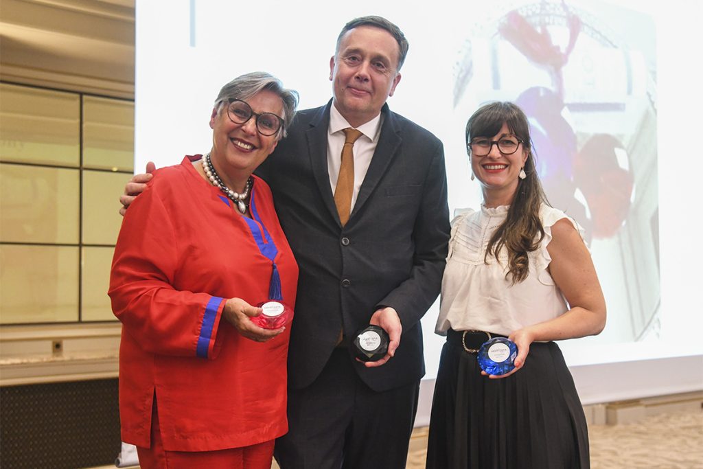 De gauche à droite : RED DIAMOND 2025 : Marie-Paule Leblanc-Péru, présidente de SPA-A BLACK DIAMOND : Stéphane Reumont, directeur du Spa Guerlain au Beau-Rivage Palace de LausanneBLUE DIAMOND : Caroline Mahé-Léa, directrice des opérations chez Thalgo et Présidente de Thalasso Bretagne. © Faust-Favart