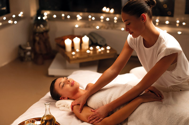Nos thérapeutes apprennent à observer, à écouter, à capter chaque détail, pour que l’expérience soit fluide, personnalisée, mémorable. Marjorie GARCIA