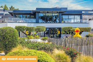 Situé sur la Riviera bretonne, le Relais Thalasso Bénodet s'étend sur trois niveaux pour une superficie totale de 1700 m2. Les curistes bénéficient d’un accès au Spa marin, à l’espace nordique et aux espaces forme et détente face à la mer. Tous les soins sont réalisés dans les suites Relais Thalasso®, un concept unique fondé sur le principe simple de l’unicité de temps, de lieu et de thérapeute.