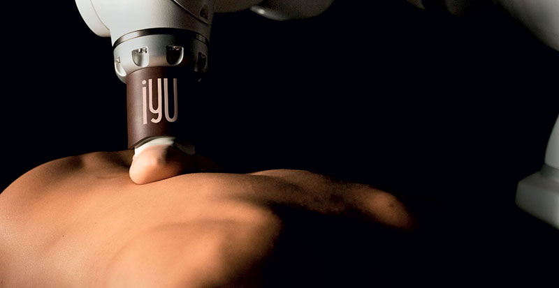 Le bras robotique iYU est conçu pour reproduire les gestes du massage, ouvrant un nouveau champ des possibles pour les expériences bien-être en Spa. © www.capsix.com