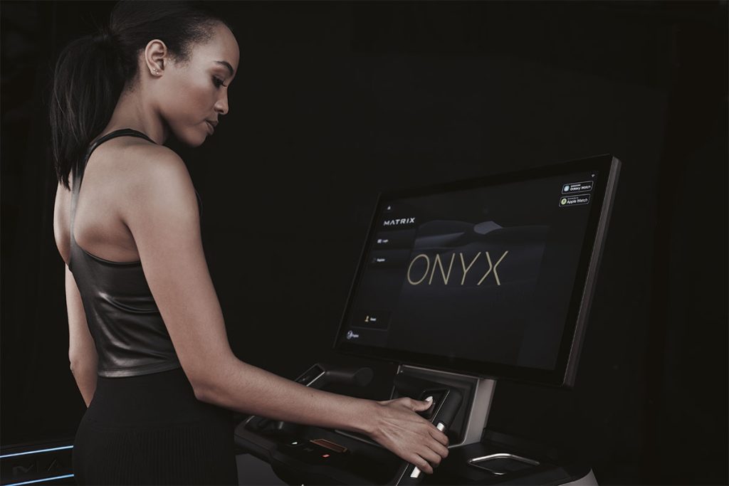 Ici, un modèle de la collection Onyx by Matrix, une ligne premium inspirée de l’univers automobile haut de gamme, conçue pour répondre aux exigences du secteur hospitality et Wellness.