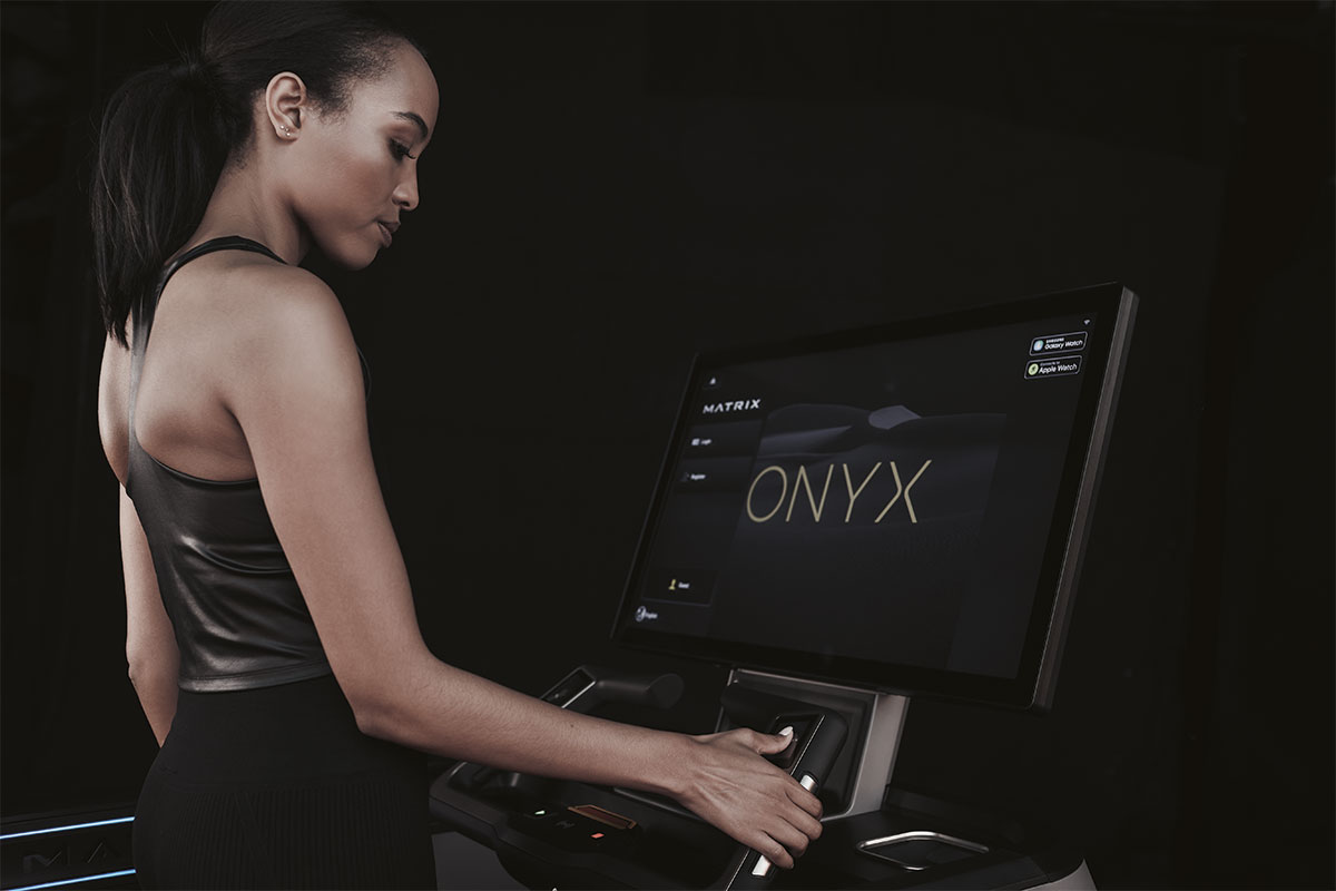 Ici, un modèle de la collection Onyx by Matrix, une ligne premium inspirée de l’univers automobile haut de gamme, conçue pour répondre aux exigences du secteur hospitality et Wellness.
