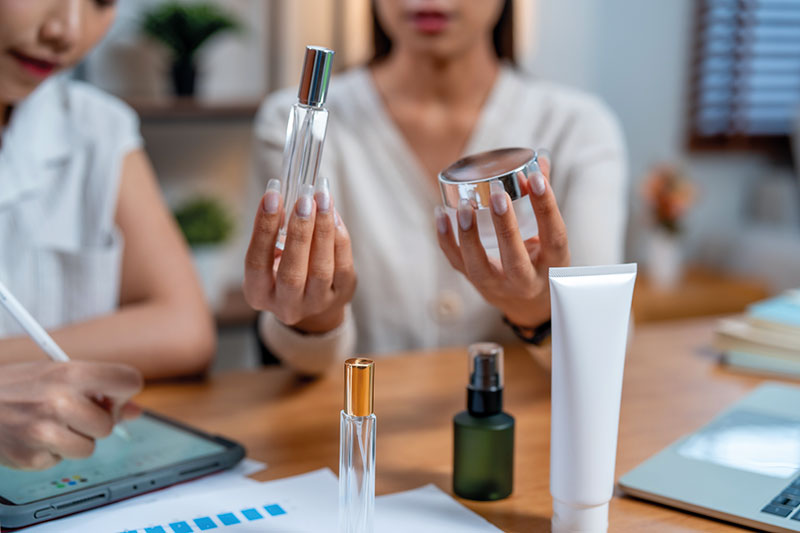 La formation doit aller au-delà de l’apprentissage des protocoles, elle doit inclure la dimension conseil et retail afin que chaque praticien développe naturellement une posture orientée vers la vente. Katia Dufon-Schaffhauser - Carita - Lancôme