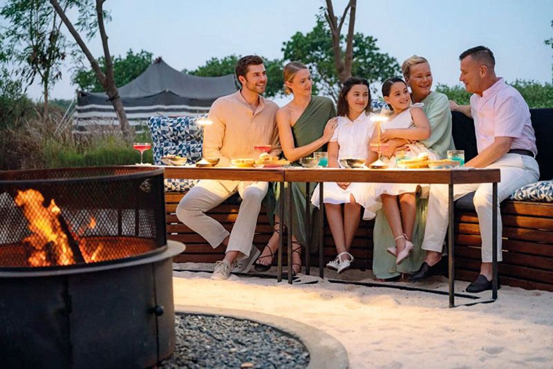 le Zulal Wellness Resort au nord du Qatar : le premier resort au monde conçu dès l’origine pour être intergénérationnel. Zulal positionne le bien-être comme une expérience familiale. Tout aussi important qu’une parenthèse individuelle, il s’agit d’un rituel collectif où parents et enfants ralentissent ensemble.