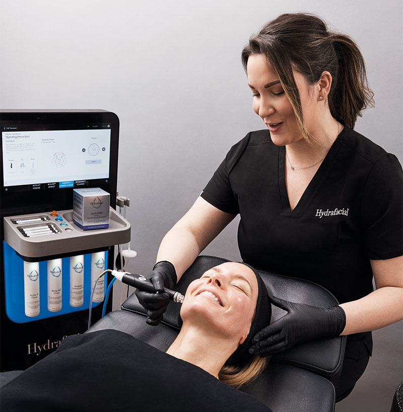 « S’appuyant sur la science des peptides, le booster HydraFillic with Pep9™ offre des résultats cliniquement prouvés sur l’apparence des signes de vieillissement. Il permet d’obtenir une peau raffermie, d’apparence plus jeune, et ce glow iconique qui fait la renommée d’Hydrafacial® » Marla Beck, PDG du groupe BeautyHealth