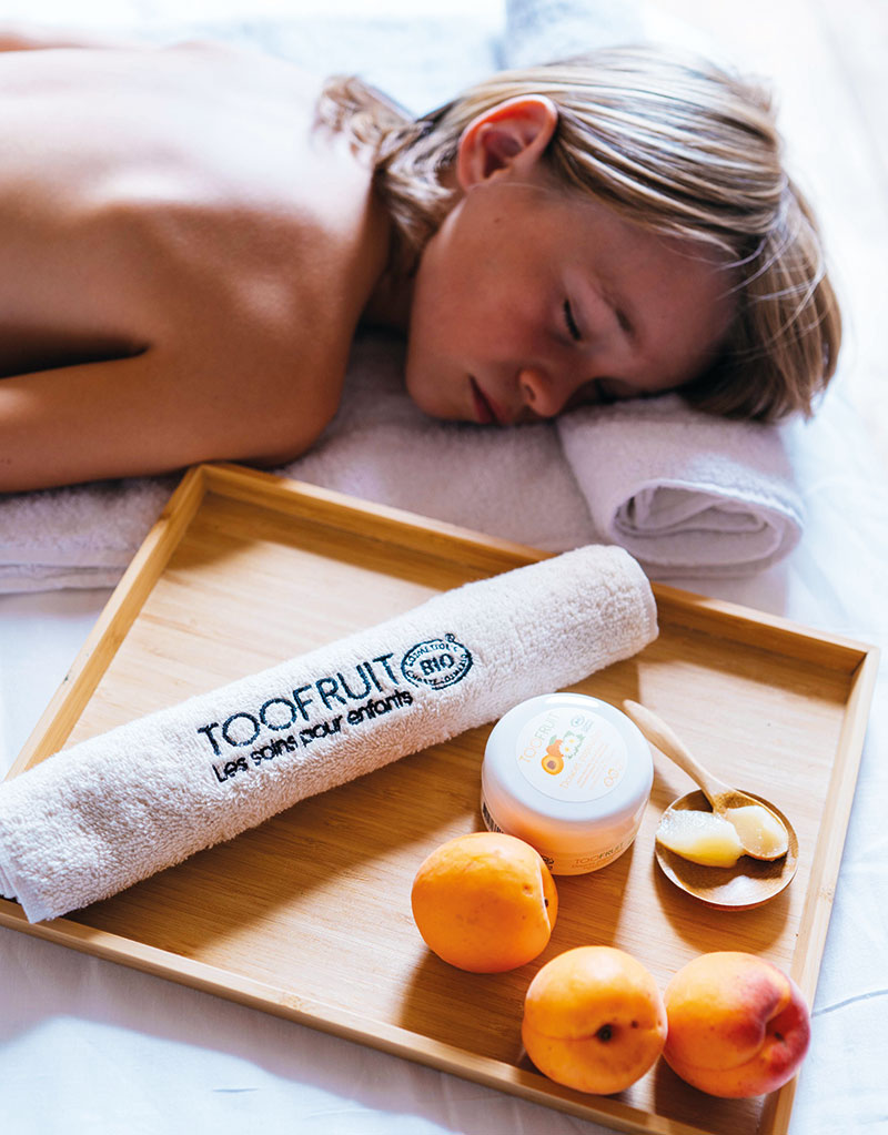 Les trois protocoles de soin proposés par Toofruit répondent aux besoins de la peau sensible des enfants, de leur morphologie et de leur intimité.