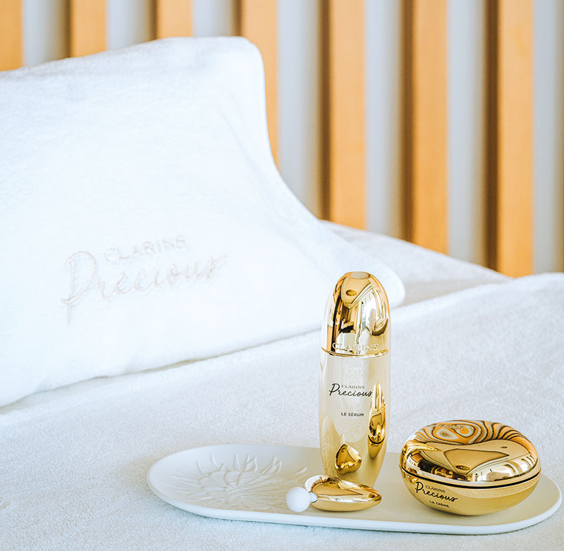 Trois signatures de soin incarnant l’art du sur-mesure au Spa du Royal Champagne : myBlend Expert, Clarins Precious et Flora Hair Spa.
