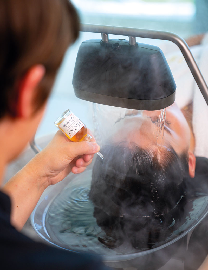 Trois signatures de soin incarnant l’art du sur-mesure au Spa du Royal Champagne : myBlend Expert, Clarins Precious et Flora Hair Spa.