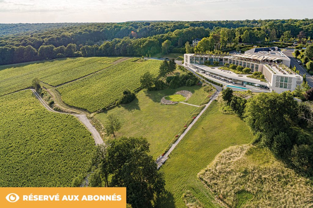 Le Royal Champagne Hôtel & Spa est une propriété du groupe Champagne Hospitality, aux côtés notamment du Barthélemy Hôtel & Spa à Saint-Barth, du 25bis by Leclerc Briant à Épernay et du Château La Commaraine à Pommard. La collection Champagne Hospitality prône une philosophie d’hospitalité couture où chaque expérience est aussi unique que son client.