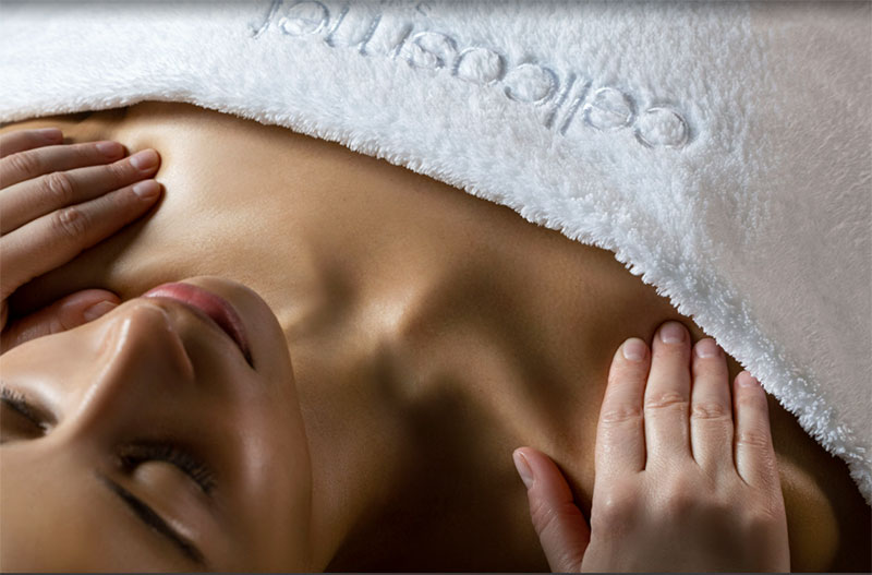 Pour l’Hôtel du Collectionneur, Cellcosmet a créé une carte de soins visage et corps unique, dont un soin signature exclusif : le Soin Tapis Rouge.