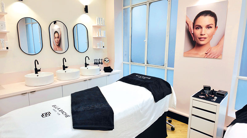 La marque ELLA BACHÉ repose sur une méthode professionnelle complète conçue pour répondre à l’ensemble des préoccupations cutanées.