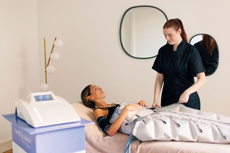 Le BodySculptor Reveal est un appareil 100 % mains libres, à la programmation simple, qui permet au praticien de réaliser d’autres tâches pendant la séance.