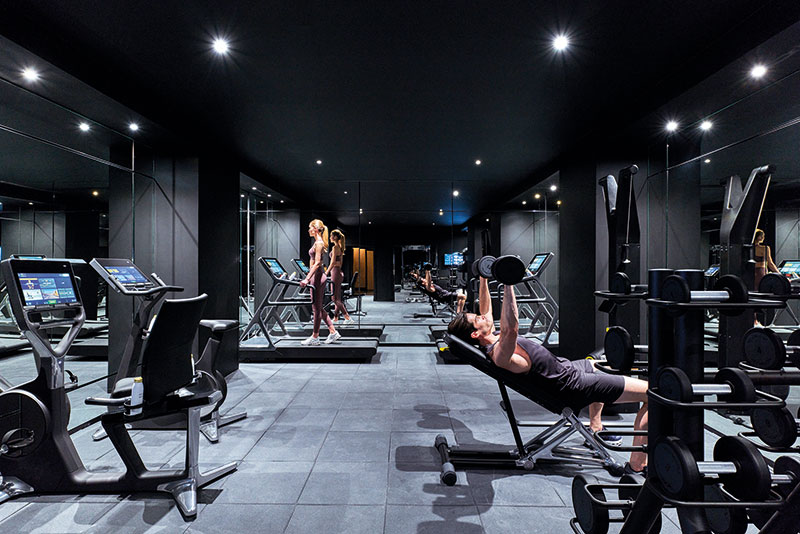 La salle de sport ultramoderne, équipée des dernières innovations Technogym, séduit aussi bien la clientèle hébergée que la clientèle parisienne, ancrée dans le programme de membership.