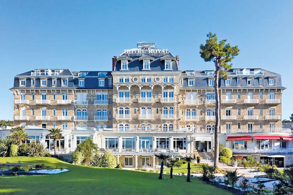 Phytomer annonce son partenariat avec deux nouveaux établissements emblématiques du Groupe Barrière : Le Royal Barrière La Baule 5* et Le Grand Hôtel Barrière Enghien-les-Bains 4*.