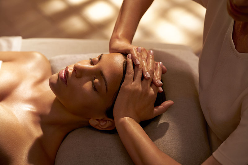 Dans les Spas L’Occitane en Provence, chaque geste crée un lien : l'art du soin comme langage du bien-être.