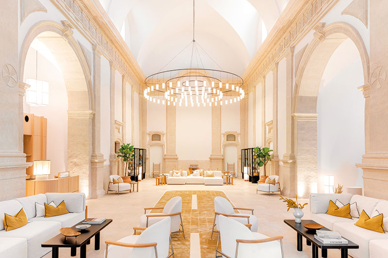 Le spectaculaire lobby du Couvent des Minimes, un Hotel & Spa L'Occitane en Provence 5*
