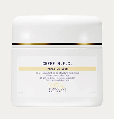 La Crème M.E.C. de Biologique Recherche cible et renforce les quatre piliers de la matrice extracellulaire (collagène, élastine, glycosaminoglycanes et glycoprotéine) grâce à un complexe d’ingrédients botaniques et marins.