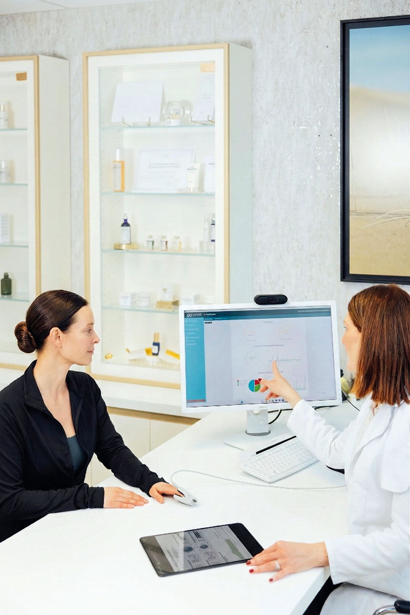 Évaluation de la condition physique et métabolique, entraînement sur les équipements Technogym face à l'océan, moments de détente et accompagnement personnalisé : ORA Longevity orchestre au Royal Barrière La Baule les différents piliers d'une approche intégrée de la longévité.