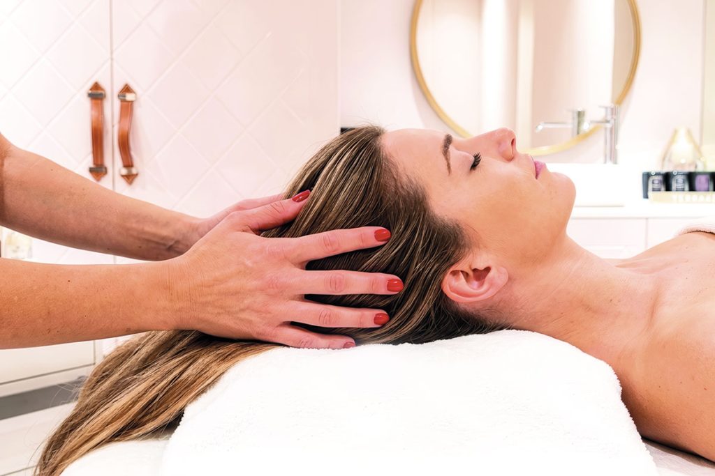 Parce que le massage reste la prestation la plus demandée dans l’univers du Spa, Terraké a imaginé les Parenthèses 30’, parmi lesquelles le Massage du Cuir Chevelu.
