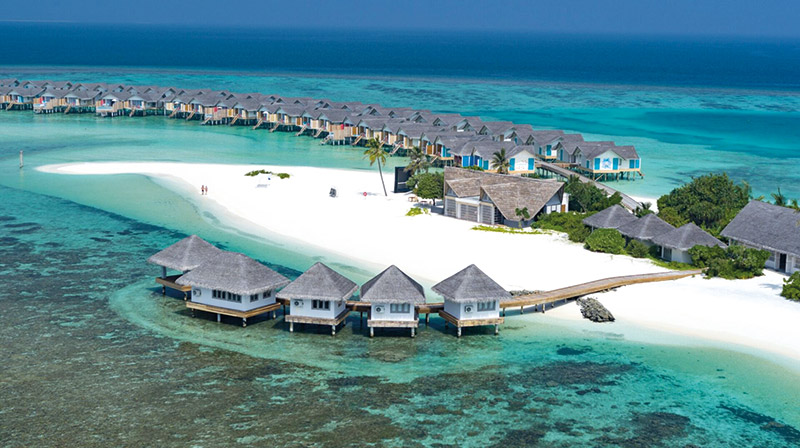TOHI KÉAL®, qui signifie « soin du cuir chevelu » en japonais, accompagne notamment le Moksha Spa & Wellbeing Center de l’hôtel 5* Cora Cora Maldives, l’un des premiers établissements à avoir intégré son offre globale avec une cabine de soin dédiée.